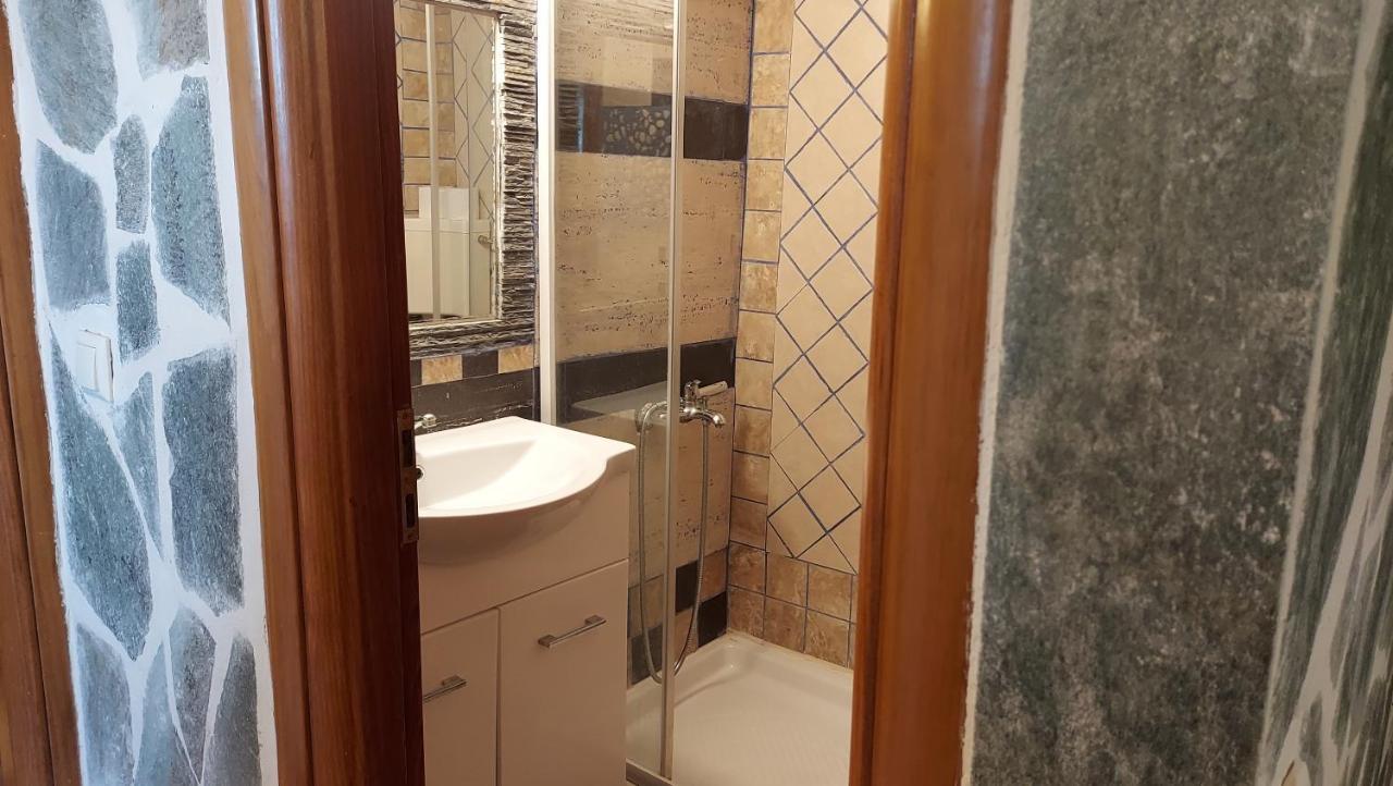 דירות ארטמידה Shley House 1 מראה חיצוני תמונה
